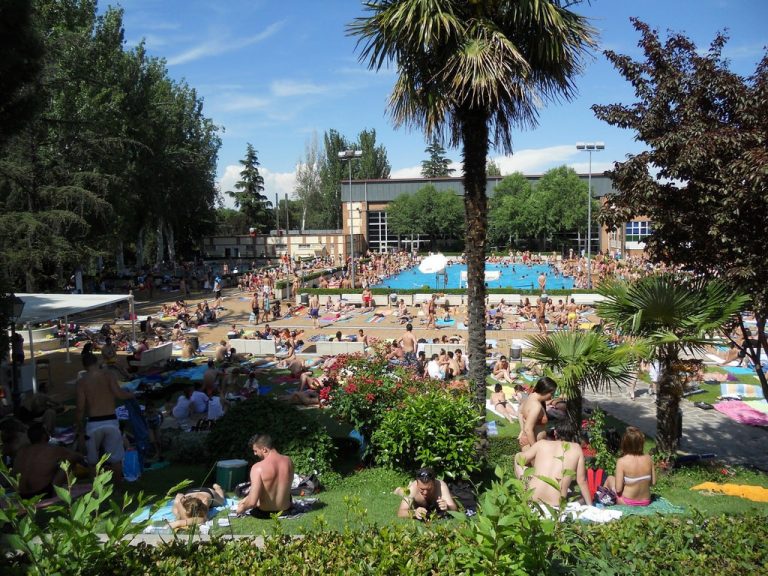 Best Outdoor Public Swimming Pools in Madrid, 2023 25m, 50m